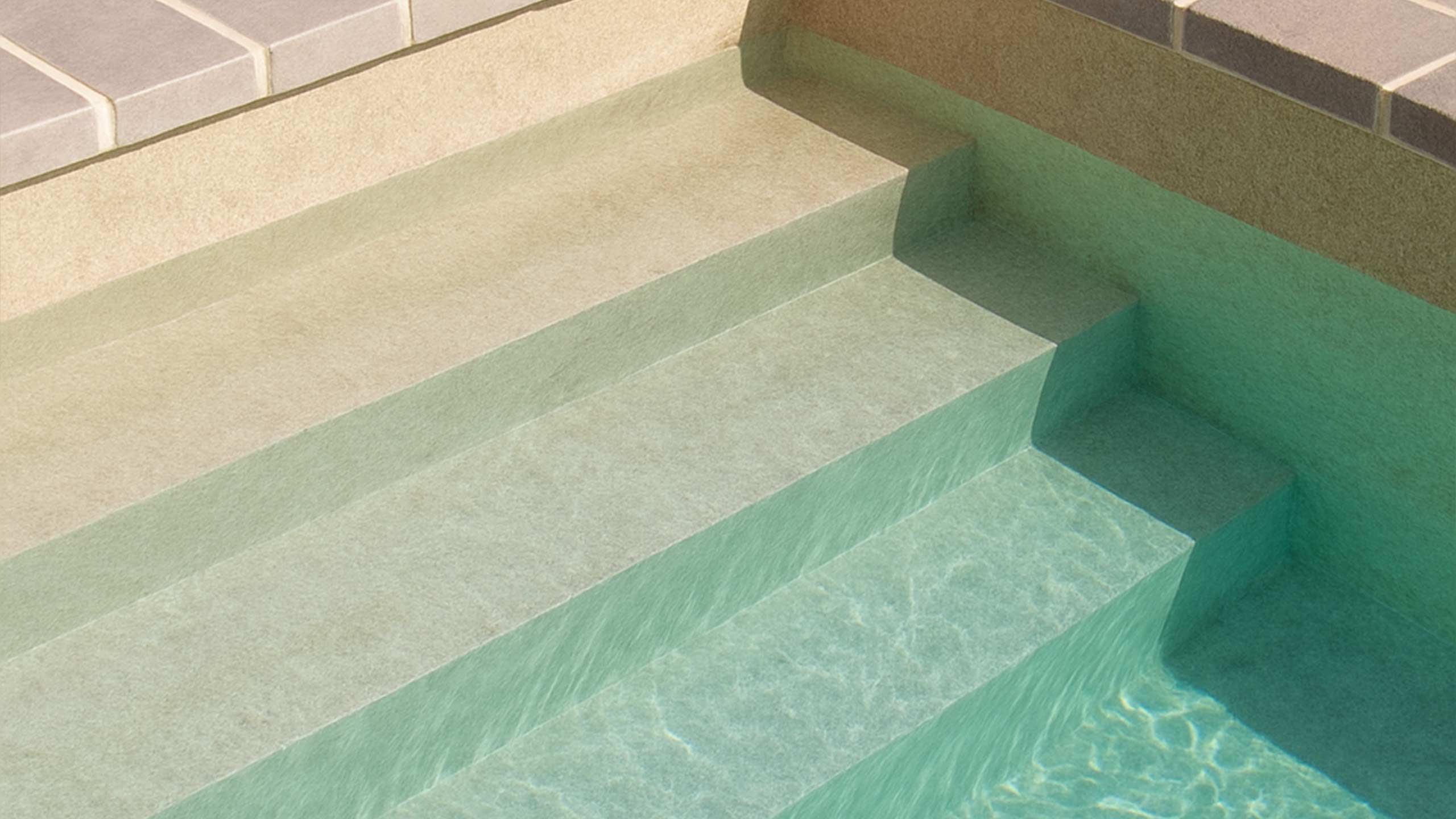 RENOLIT ALKORPLAN TOUCH Sublime Poolfolie von AQUAFOLIA – travertin-inspirierte Steinoptik auf Pooltreppe mit warmer Farbwirkung, rutschfeste 2 mm Premium-Poolfolie mit 3D-Struktur und natürlichen Lichtreflexen