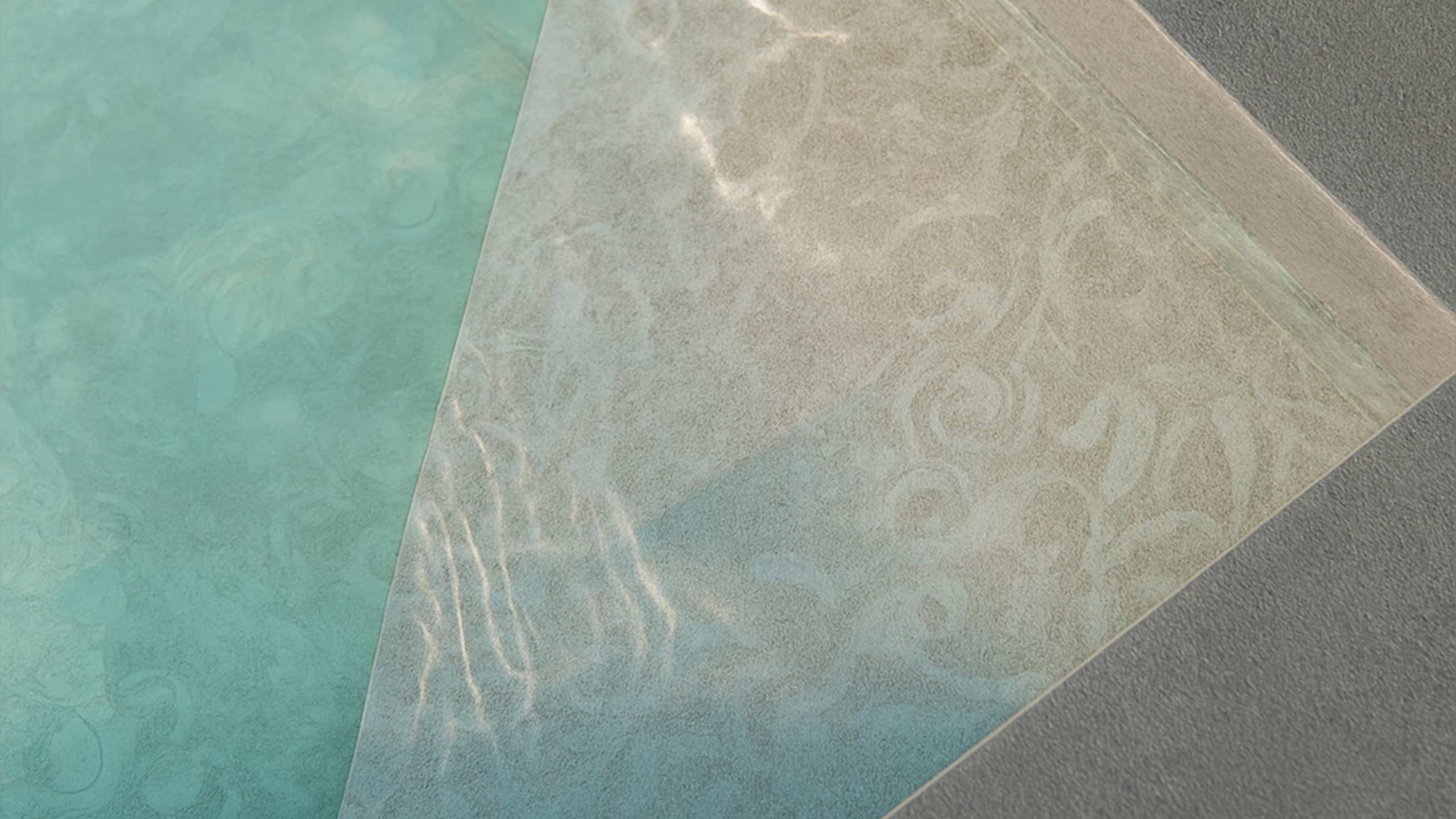 Detailaufnahme der VOGUE Vintage Poolfolie von Aquafolia mit sanfter Struktur und ruhiger Wasserwirkung